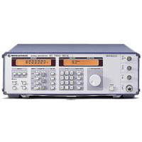 Rohde & Schwarz SMY01 RF Signal Generator, 9 kHz to 1040 MHz