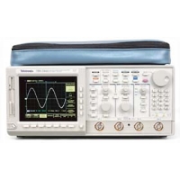 Tektronix TDS754C 4 Channel 500 MHz Digital Oscilloscope